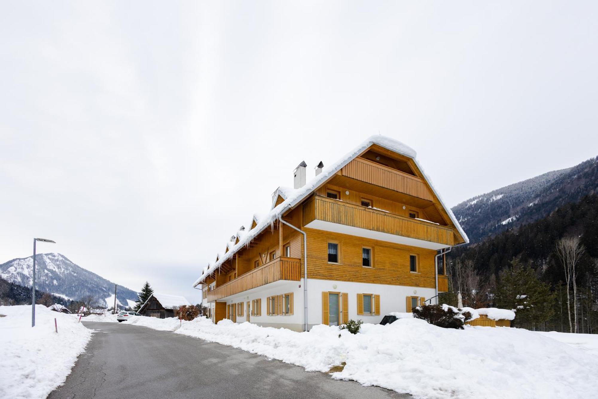 Waterfall Apartment - Cozy Mountain Retreat Kranjska Gora Bagian luar foto